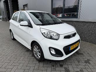 uszkodzony samochody osobowe Kia Picanto 1.0 CVVT ISG Plus Pack 2013/5