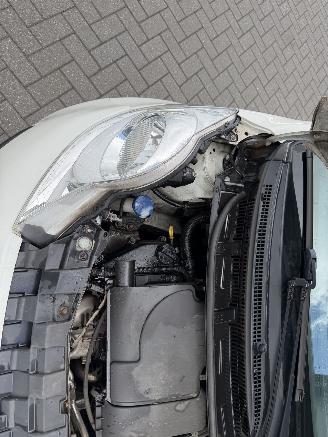 Peugeot 107 1.0 Sportium picture 23