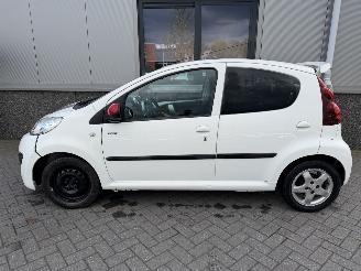 Peugeot 107 1.0 Sportium picture 12