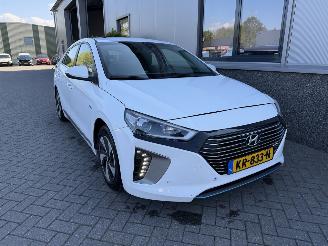 uszkodzony samochody osobowe Hyundai Ioniq 1.6 GDI First Edition 2016/11