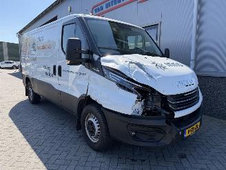 krockskadad bil bedrijf Iveco Daily 35S16V 2.3 352L L2 2024/12