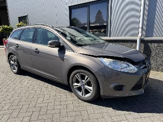 krockskadad bil auto Ford Focus 1.0 EcoBoost Edition 2013/11