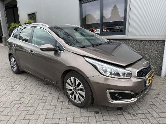 Schadeauto Kia Cee d 1.6 GDI DynamicLine 2015/7