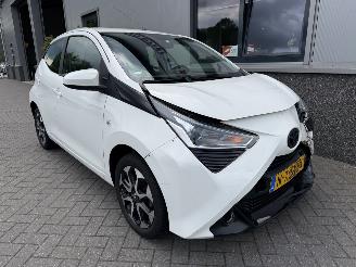 Schadeauto Toyota Aygo 1.0 VVT-i x-joy 2019/6