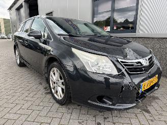 Voiture accidenté Toyota Avensis 1.6 VVTi Business Wagon 2011/8