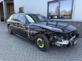 damaged passenger cars BMW 5-serie 530i High Executive Edition 2020/4