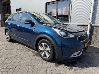 krockskadad bil auto Kia Niro 1.6 GDI Hybrid First Edition 2016/9
