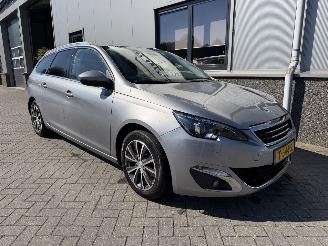 Avarii autoturisme Peugeot 308 308 SW 1.2 PureTech Allure Automaat 2017/4