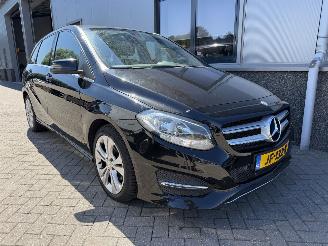 skadebil auto Mercedes B-klasse 180 Prestige 2015/1