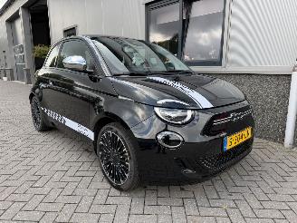 skadebil auto Fiat 500E 42 kWh 2023/3