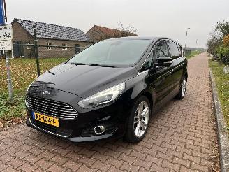 Schadeauto Ford S-Max vignale no damage 2017/10