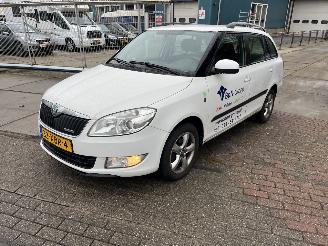 Voiture accidenté Skoda Fabia 1.2 tdi combi geen schade 2012/8