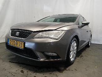 Vaurioauto  passenger cars Seat Leon Leon ST (5FF) Combi 5-drs 1.6 TDI 16V (CRKB) [81kW]  (09-2013/08-2020)= 2014/12