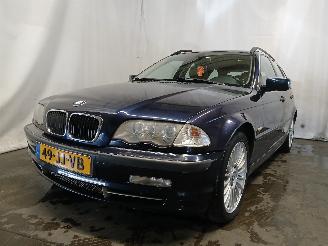 uszkodzony samochody osobowe BMW 3-serie 3 serie Touring (E46/3) Combi 330i 24V (M54-B30(306S3)) [170kW]  (06-2=
000/09-2005) 2002/5