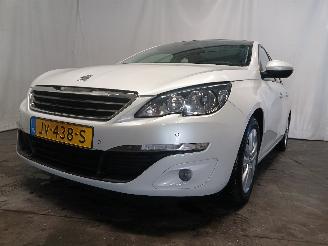 Vaurioauto  passenger cars Peugeot 308 308 SW (L4/L9/LC/LJ/LR) Combi 5-drs 1.2 12V e-THP PureTech 130 (EB2ADT=
S(HNS)) [96kW]  (03-2014/06-2021) 2014/5