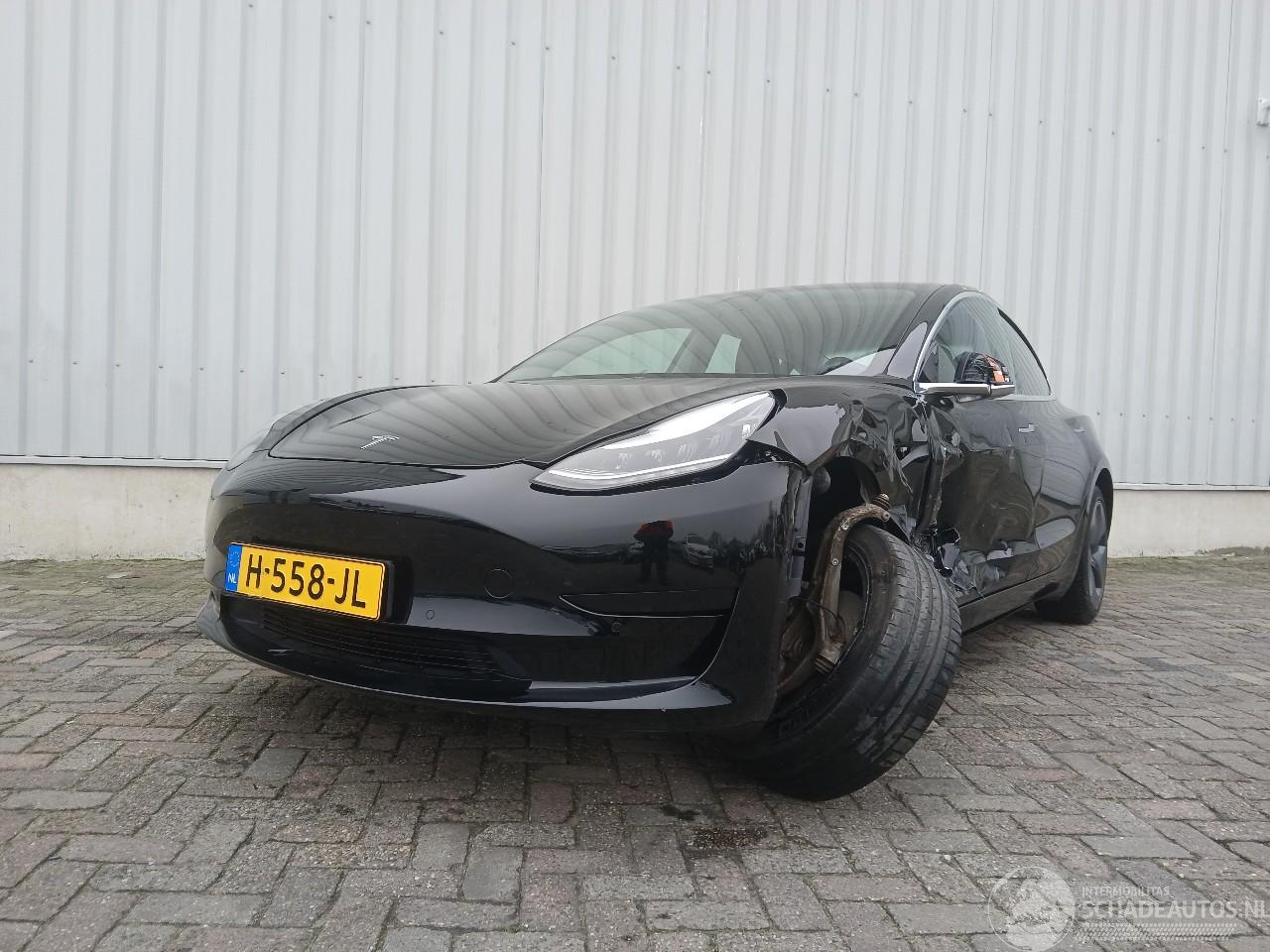 Tesla Model 3 Model 3 Sedan Long Range AWD 75 kWh (3D5) [258kW]  (06-2018/...)