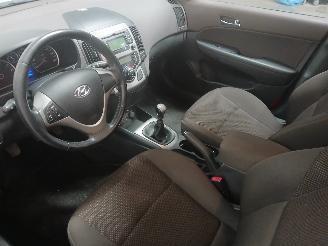 Hyundai I-30 i30 Crosswagon (WWH) Combi 1.4 CVVT 16V (G4FA) [80kW]  (11-2009/06-201=
2) picture 12