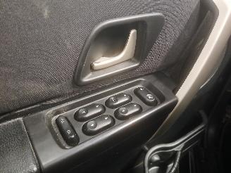 Land Rover Freelander Freelander Hard Top Terreinwagen 1.8 16V (18K4F) [86kW]  (04-1998/10-2=
006) picture 13