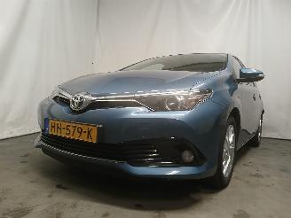 Coche accidentado Toyota Auris Auris (E18) Hatchback 5-drs 1.8 16V Hybrid (2ZRFXE) [100kW]  (10-2012/=
03-2019) 2015/11