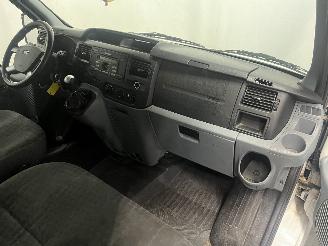 Ford Transit Transit Bus 2.2 TDCi 16V (P8FB(Euro 4)) [63kW]  (04-2006/08-2014) picture 16