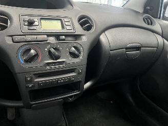 Toyota Yaris Yaris (P1) Hatchback 1.3 16V VVT-i (2SZFE) [64kW]  (04-2002/09-2005) picture 18