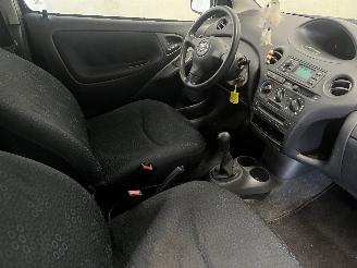 Toyota Yaris Yaris (P1) Hatchback 1.3 16V VVT-i (2SZFE) [64kW]  (04-2002/09-2005) picture 13