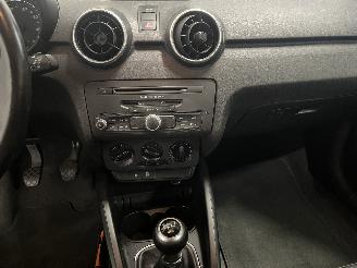 Audi A1 A1 (8X1/8XK) Hatchback 3-drs 1.2 TFSI (CBZA) [63kW]  (05-2010/04-2015)= picture 26