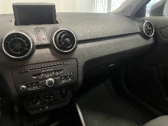 Audi A1 A1 (8X1/8XK) Hatchback 3-drs 1.2 TFSI (CBZA) [63kW]  (05-2010/04-2015)= picture 25