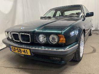 damaged passenger cars BMW 5-serie 5 serie (E34) Sedan 525i 24V (M50-B25(256S2)) [141kW]  (03-1990/08-199=
5) 1995/3