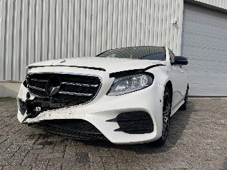 damaged passenger cars Mercedes E-klasse E (W213) Sedan E-200 2.0 Turbo 16V (M274.920) [135kW]  (01-2016/05-201=
9) 2017/1