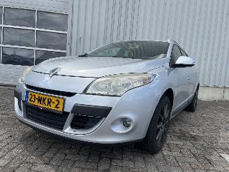 damaged passenger cars Renault Mégane Megane III Grandtour (KZ) Combi 5-drs 1.6 16V (K4M-848(K4M-P8)) [74kW]=
  (05-2009/02-2016) 2010/10