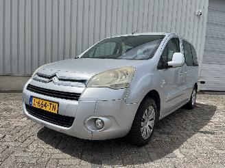 Vaurioauto  passenger cars Citroën Berlingo Berlingo Cinqspace, Multispace MPV 1.6 Hdi 16V 90 (DV6ATED4(9HX)) [66k=
W]  (04-2008/12-2018) 2010/7