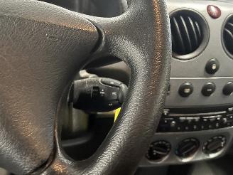Peugeot Partner Partner Combispace MPV 1.6 16V (TU5JP4(NFU)) [80kW]  (07-2001/03-2008)= picture 17