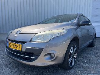 Auto incidentate Renault Mégane Megane III Grandtour (KZ) Combi 5-drs 1.4 16V TCe 130 (H4J-700(H4J-A7)=
) [96kW]  (05-2009/02-2016) 2011/2