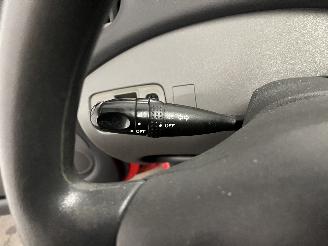 Toyota Yaris Yaris (P1) Hatchback 1.3 16V VVT-i (2SZFE) [64kW]  (04-2002/09-2005) picture 19