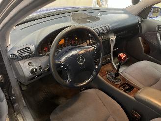 Mercedes C-klasse C (W203) Sedan 2.6 C-240 V6 18V (M112.912) [125kW]  (05-2000/02-2007) picture 12