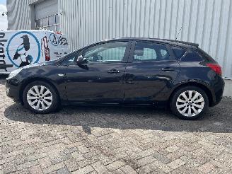 Opel Astra Astra J (PC6/PD6/PE6/PF6) Hatchback 5-drs 1.6 16V (A16XER(Euro 5)) [85=
kW]  (12-2009/10-2015) picture 4
