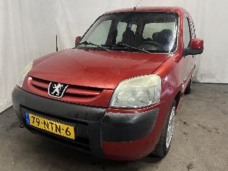 damaged passenger cars Peugeot Partner Partner Combispace MPV 1.6 16V (TU5JP4(NFU)) [80kW]  (07-2001/03-2008)= 2006/8