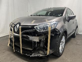 Damaged car Renault Captur Captur I (2R) SUV 1.2 TCE 16V EDC (H5F-403(H5F-D4)) [88kW]  (06-2013/.=
=2E.) 2014/6