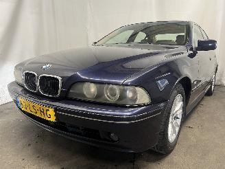 damaged passenger cars BMW 5-serie 5 serie (E39) Sedan 520i 24V (M54-B22(226S1)) [125kW]  (09-2000/06-200=
3) 2003/4
