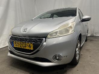 Auto incidentate Peugeot 208 208 I (CA/CC/CK/CL) Hatchback 1.2 Vti 12V PureTech 82 (EB2F(HMZ)) [60k=
W]  (03-2012/12-2019) 2012/11