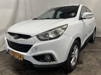 uszkodzony samochody osobowe Hyundai Ix35 iX35 (LM) SUV 2.0 16V (G4KD) [120kW]  (01-2010/08-2013) 2010/9