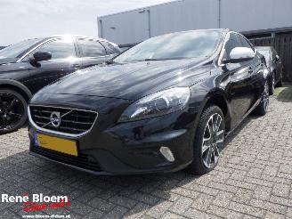uszkodzony samochody osobowe Volvo V-40 2.0 D2 R-Design 120pk Business 2015/6