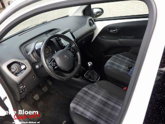 Peugeot 108 1.0 e-VTI Allure 5drs Clima picture 13