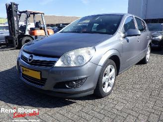 uszkodzony samochody osobowe Opel Astra 1.6 Edition 105pk Aut LPG 2007/8