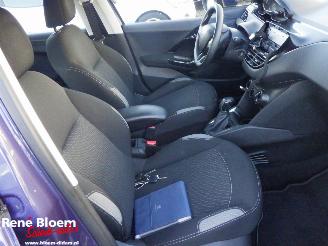 Peugeot 208 1.2 PureTech Blue Lion 5drs picture 9