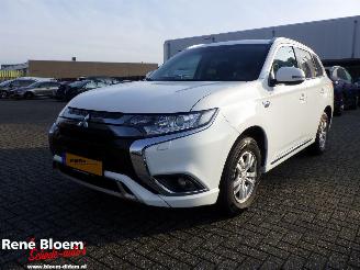 Coche accidentado Mitsubishi Outlander 2.4 PHEV Pure  Aut Navi 2020/11