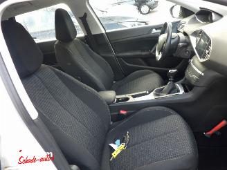 Peugeot 308 1.2 Puretech Blue Active Clima 5drs picture 9