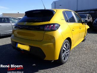 Damaged car Peugeot 208 1.2 PureTech Style 5drs Navi 2023/6