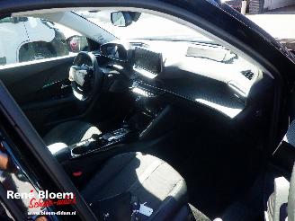 Peugeot e-2008 EV Allure Pack 50 kWh picture 7